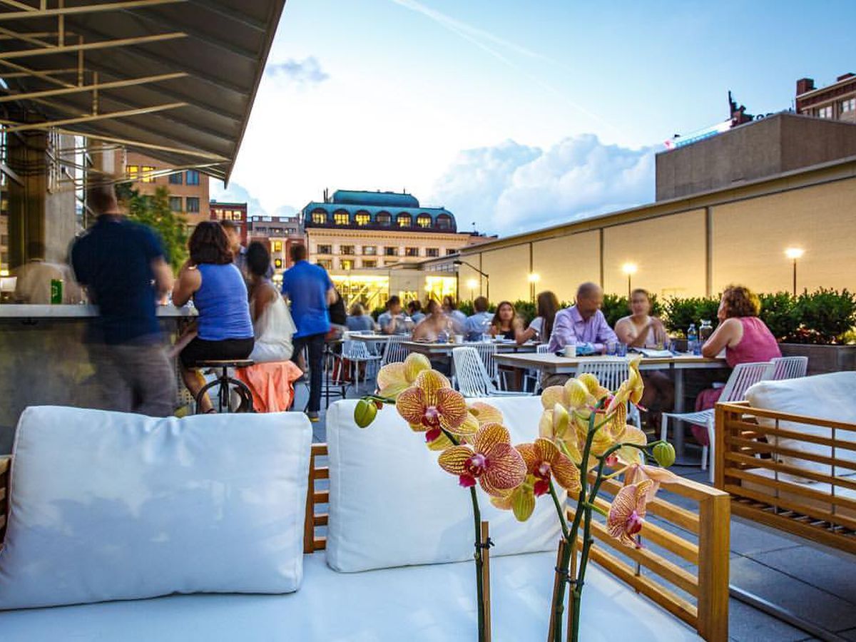 The patio at Porto